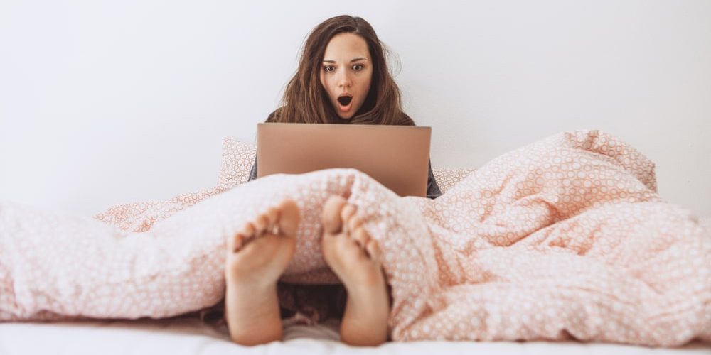 девушка изучает риски в работе моделью девушка изучает риски в работе моделью